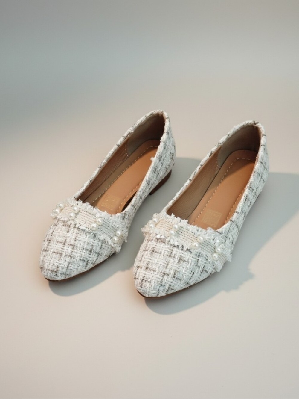 SIFAYF Smart Polished Pearl Embellished Cream Woven Tweed Pointed Flats Size 10